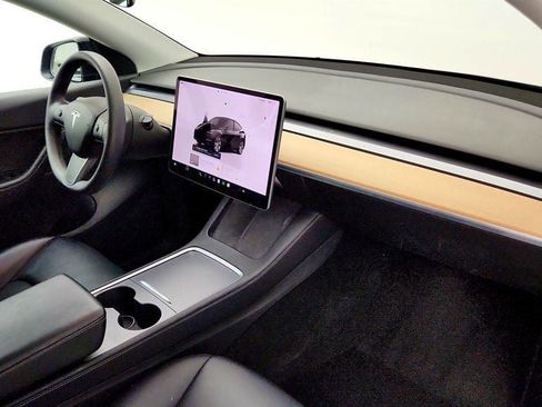 Used 2022 Tesla Model Y Long Range AWD/4WD image 27