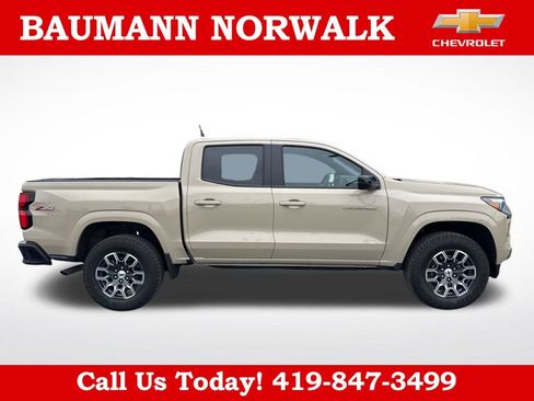 Used 2024 Chevrolet Colorado Z71 w/ Z71 Convenience Package 2 AWD/4WD image 8