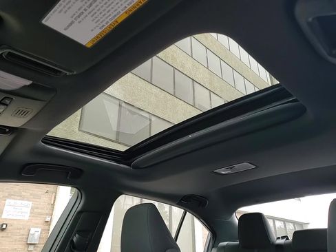 Certified 2022 Toyota Corolla SE w/ SE Premium Package image 20