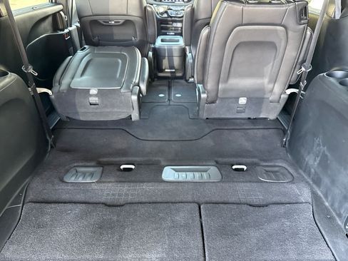 Used 2025 Chrysler Pacifica Select FWD image 17
