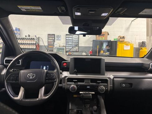 Used 2025 Toyota 4Runner TRD Off-Road image 32