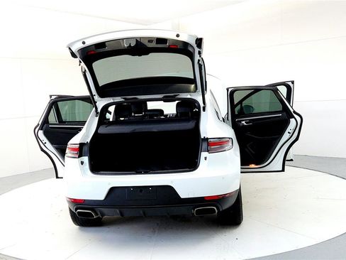 Used 2021 Porsche Macan image 11