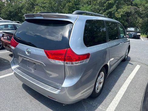 Used 2013 Toyota Sienna LE FWD image 4