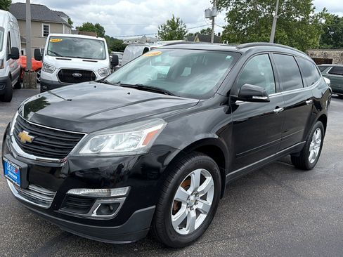 Used 2016 Chevrolet Traverse LT w/ Style and Technology Package FWD image 3