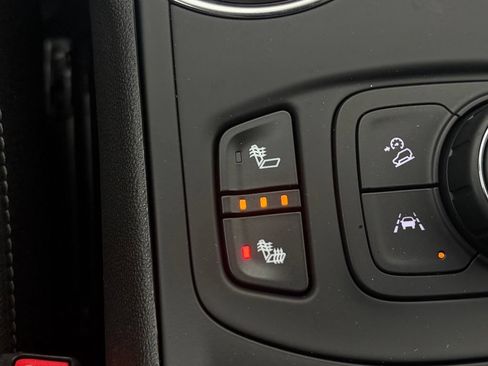 Used 2023 GMC Terrain SLE w/ Driver Convenience Package FWD image 5