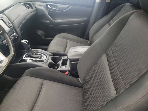 Used 2020 Nissan Rogue SV image 17