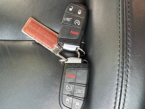Used 2019 Jeep Grand Cherokee Limited AWD/4WD image 14