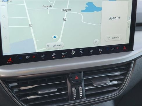 Used 2024 Ford Escape SE image 7