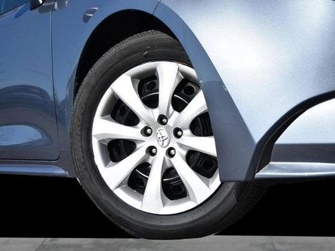 Used 2025 Toyota Corolla LE image 3