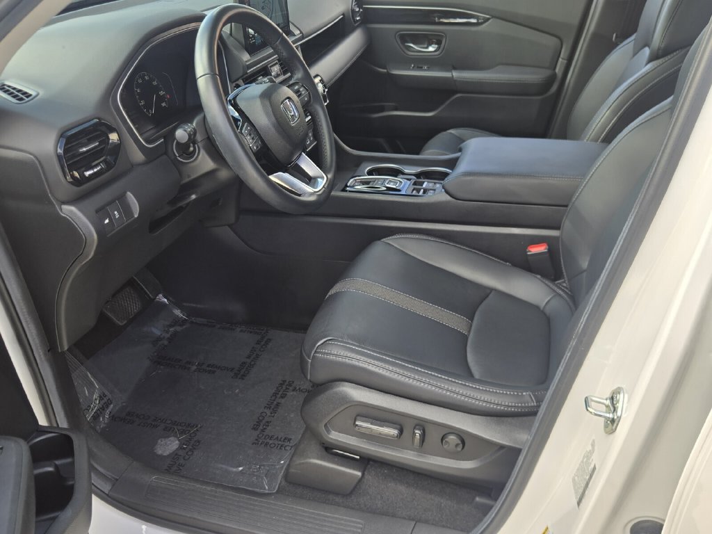 Certified 2025 Honda Pilot Touring image 8