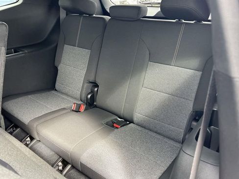 New 2025 GMC Acadia Elevation image 26