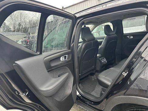 Used 2025 Volvo XC40 B5 Plus w/ Protection Package Premier image 16