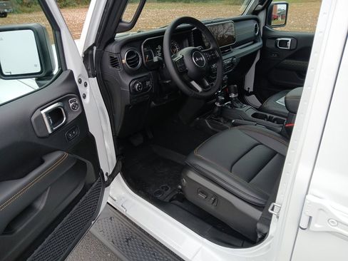 New 2025 Jeep Gladiator Sport image 8