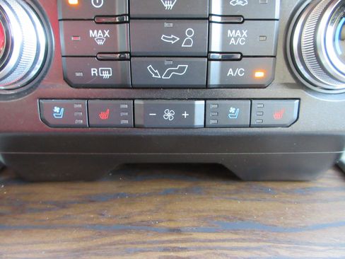 Used 2019 Ford F150 Lariat w/ Equipment Group 502A Luxury AWD/4WD image 44