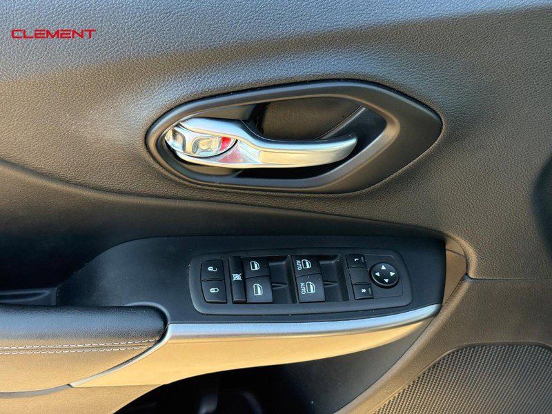 Used 2021 Jeep Cherokee Latitude Plus AWD/4WD image 17