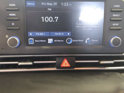Used 2025 Hyundai Elantra SE FWD image 25