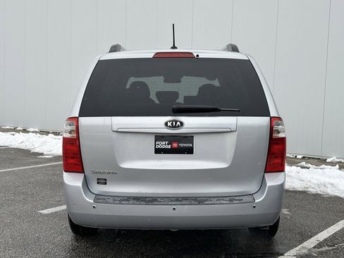 Used 2010 Kia Sedona LX image 4