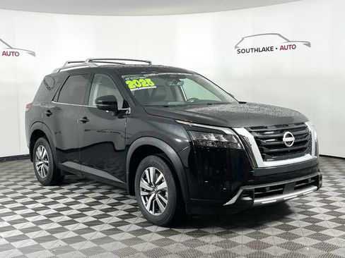 Certified 2025 Nissan Pathfinder SL FWD image 2
