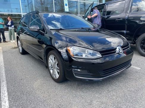 Used 2015 Volkswagen Golf TDI SE image 1