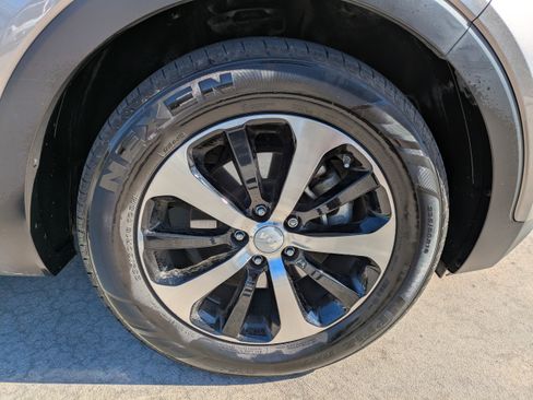 Used 2017 Kia Sorento EX image 9