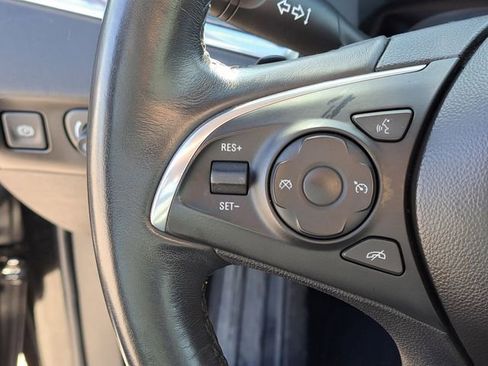 Used 2021 Buick Enclave Essence image 10