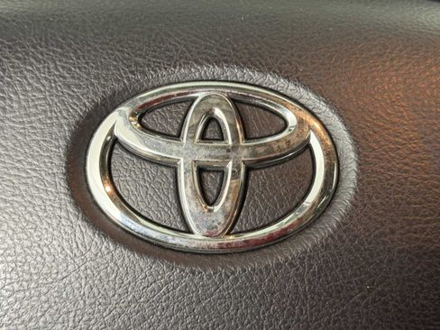 Used 2021 Toyota Tundra Limited w/ Limited Premium Package AWD/4WD image 21