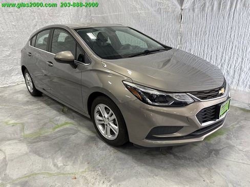 Used 2018 Chevrolet Cruze LT image 2