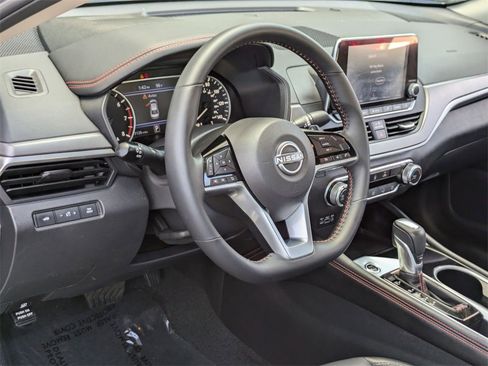 Used 2025 Nissan Altima 2.5 SR image 14