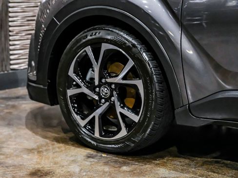 Used 2019 Toyota C-HR XLE FWD image 53
