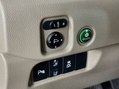 Used 2021 Honda Pilot Touring image 16