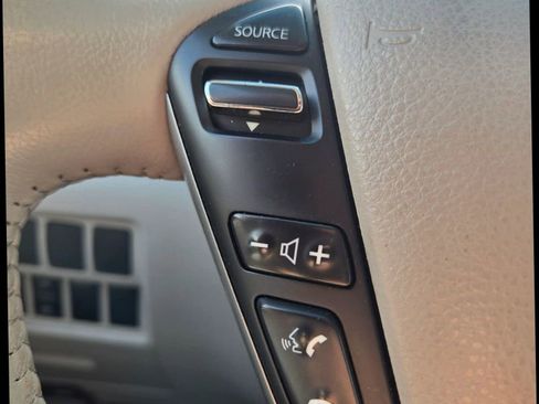 Used 2015 Nissan Quest SV image 22