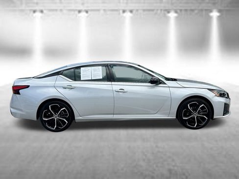 Certified 2025 Nissan Altima 2.5 SR FWD image 5