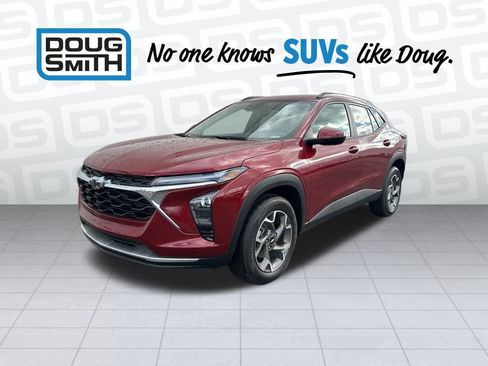 Used 2025 Chevrolet Trax LT w/ Driver Confidence Package image 3