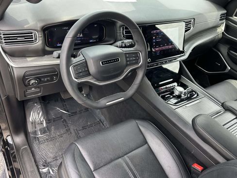Used 2023 Jeep Wagoneer Series III w/ Preferred Equipment Group AWD/4WD image 9