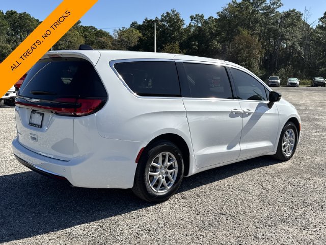 Used 2026 Chrysler Pacifica Select FWD image 4