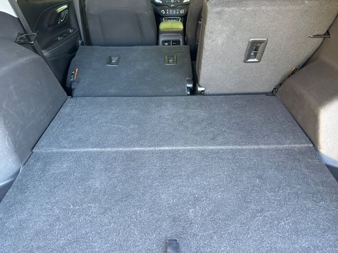 Used 2024 GMC Terrain SLE FWD image 19