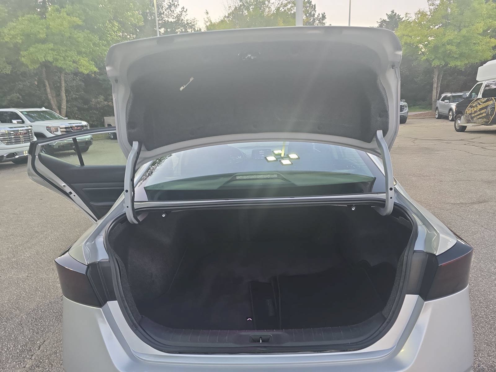 Used 2020 Nissan Altima 2.5 S FWD image 12