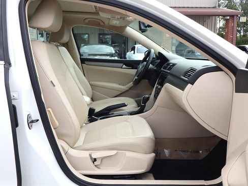 Used 2014 Volkswagen Passat TDI SE FWD image 17