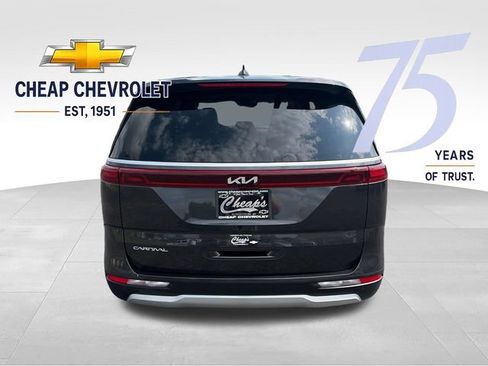 Used 2024 Kia Carnival LX FWD image 4