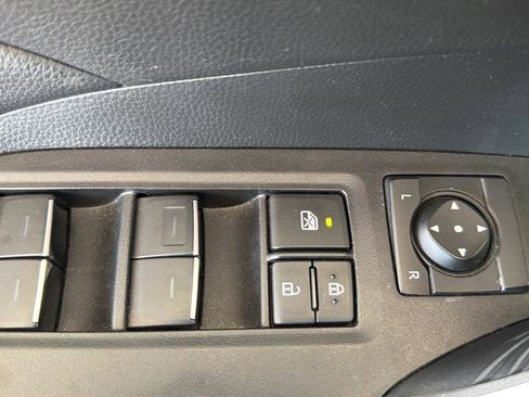 Used 2025 Toyota RAV4 XLE AWD/4WD image 19