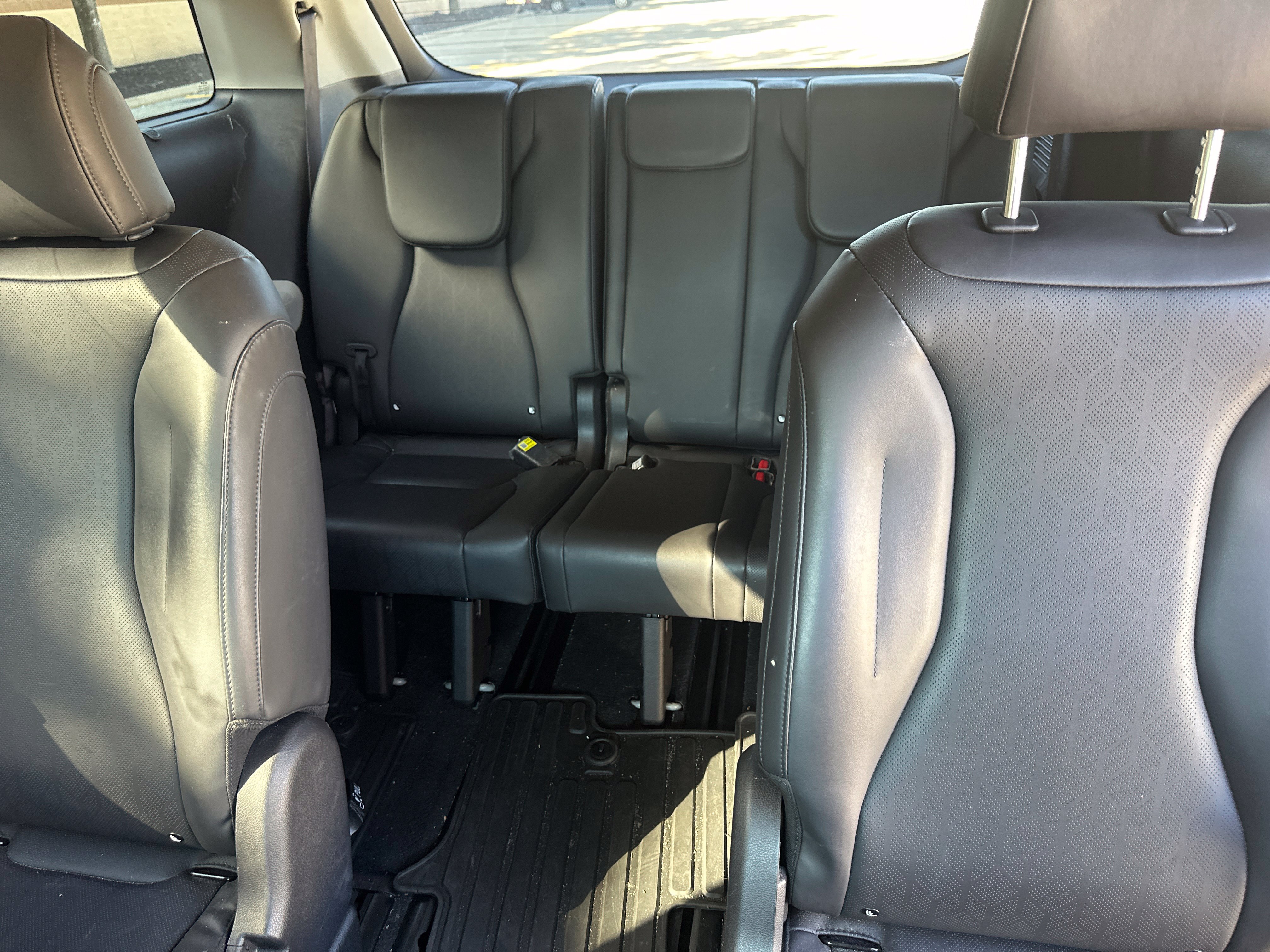 Used 2024 Kia Carnival EX FWD image 6