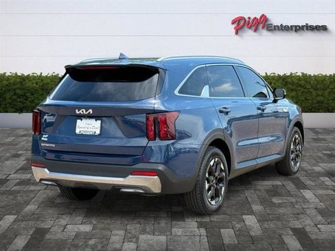 Used 2025 Kia Sorento S w/ Panoramic Sunroof Package FWD image 8
