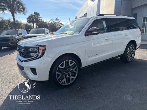 New 2026 Ford Expedition Platinum image 3