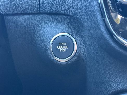 Certified 2025 Volvo XC40 B5 Plus image 26