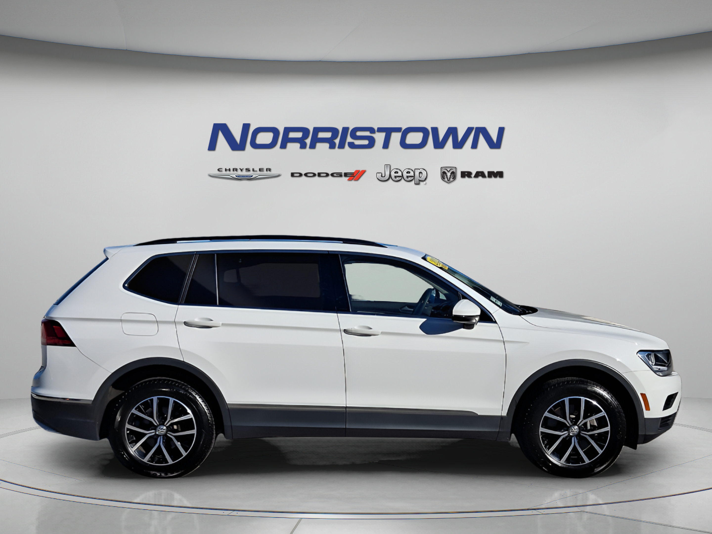 Used 2021 Volkswagen Tiguan SE w/ Panoramic Sunroof Package AWD/4WD image 7