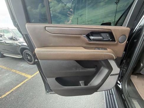 Used 2025 GMC Yukon XL Denali Ultimate w/ LPO, Floor Liner Package AWD/4WD image 18