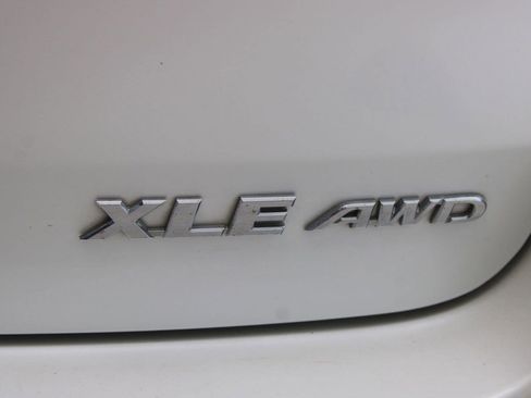 Used 2018 Toyota Highlander XLE image 20