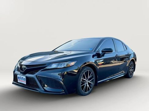 Used 2022 Toyota Camry SE FWD image 3