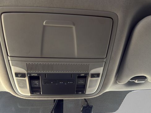 Used 2017 Acura TLX FWD image 22