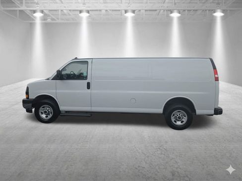 Used 2024 GMC Savana 3500 Extended w/ Driver Convenience Package RWD image 7
